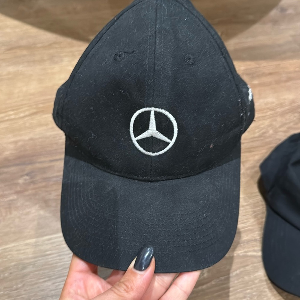 Two pre-owned mercedes-Benz hat